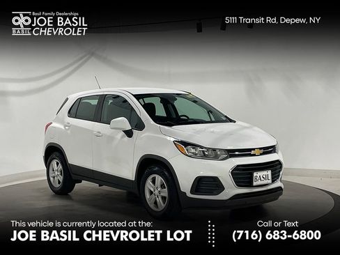 Used 2019 Chevrolet Trax LS FWD image 1