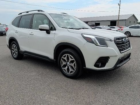 Used 2023 Subaru Forester Premium AWD/4WD image 2