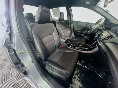 Used 2017 Honda Accord Sport image 29