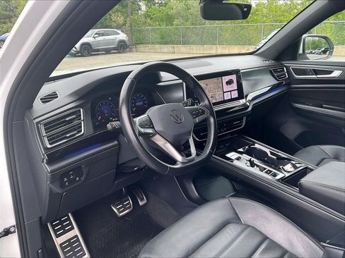 Used 2024 Volkswagen Atlas Cross Sport SEL R-Line AWD/4WD image 7