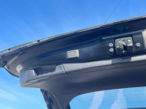 Used 2025 Toyota RAV4 XLE image 23