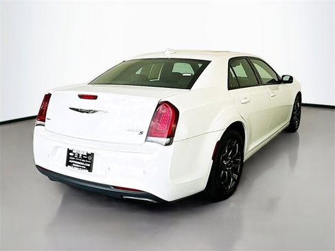 Used 2018 Chrysler 300 S w/ 300S Premium Group image 7