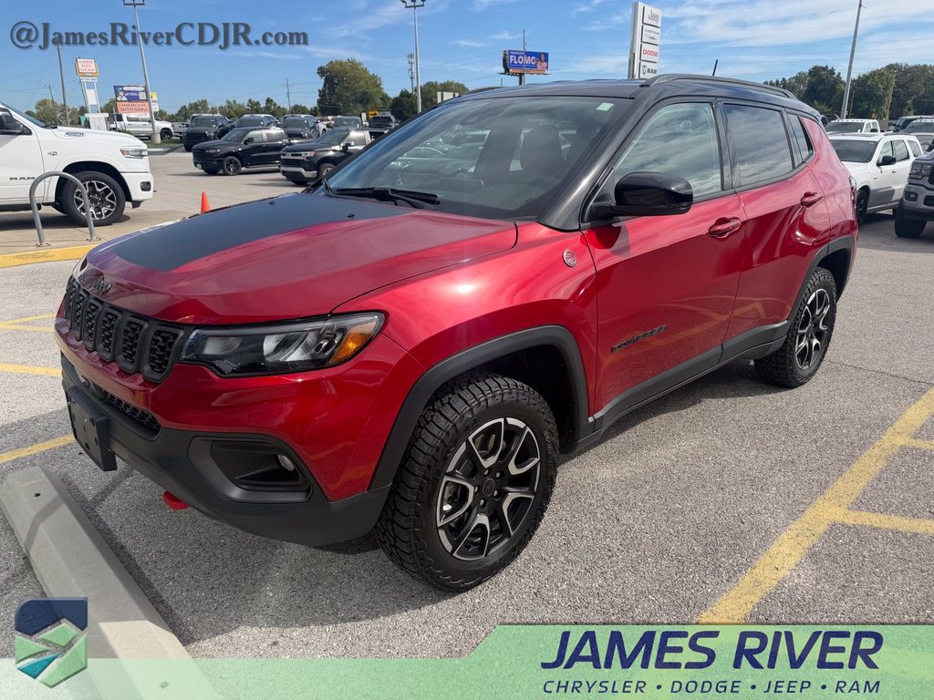 Used 2026 Jeep Compass Trailhawk w/ Trailer Tow Group AWD/4WD image 1
