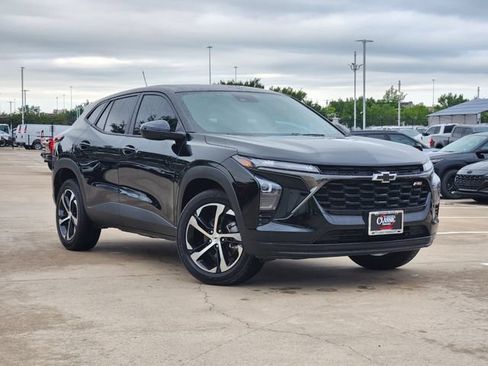 Used 2024 Chevrolet Trax RS w/ Driver Confidence Package FWD image 2