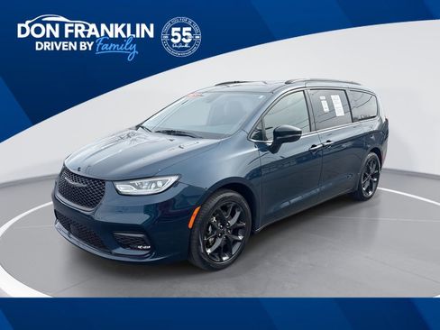 Used 2025 Chrysler Pacifica Limited FWD image 1