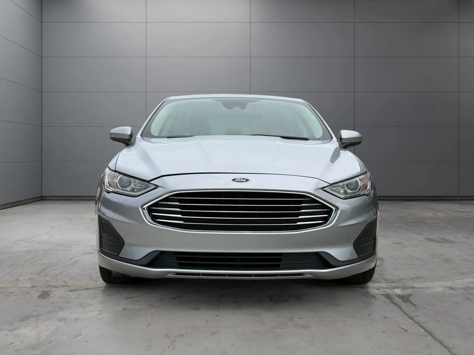 Used 2020 Ford Fusion SE FWD image 2