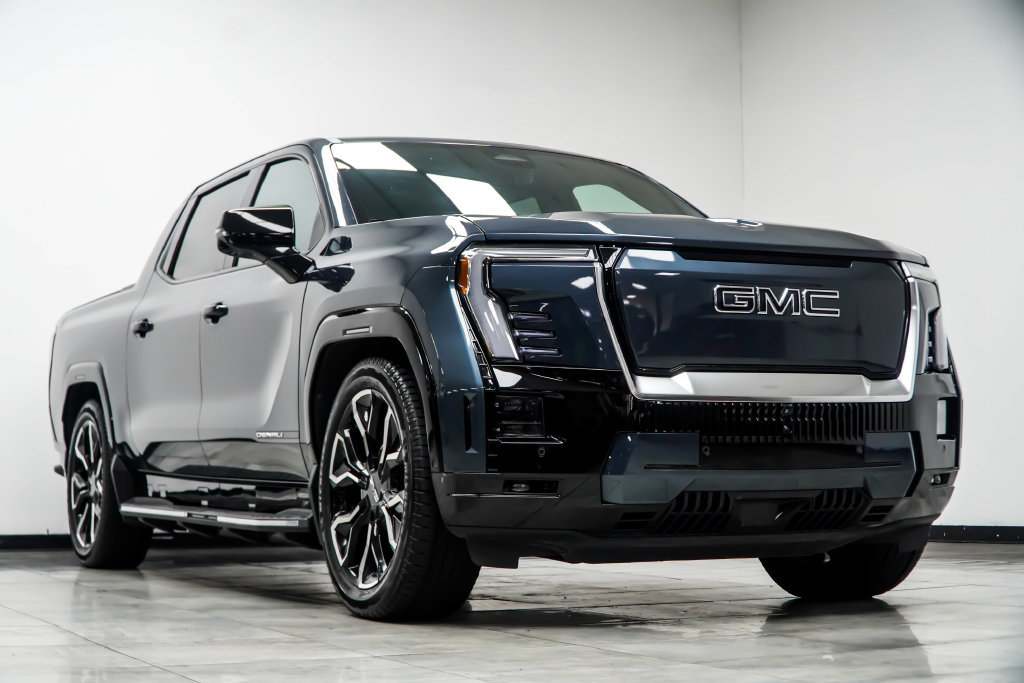 Used 2025 GMC Sierra EV Denali AWD/4WD image 4