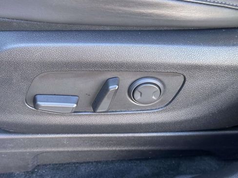 Used 2022 Kia Carnival LX image 14