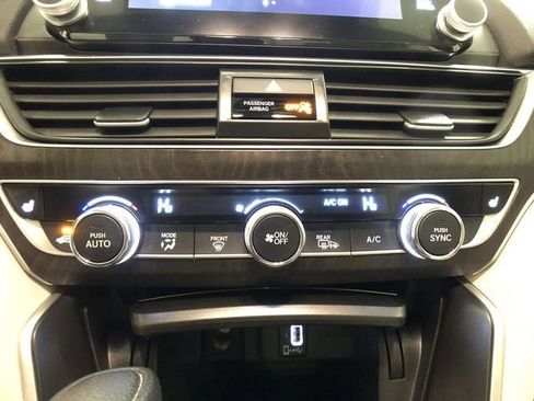 Used 2018 Honda Accord EX image 18