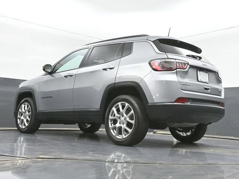 Used 2022 Jeep Compass Latitude w/ Sun and Sound Group AWD/4WD image 43