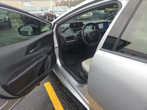 Used 2023 Toyota Prius Limited image 9