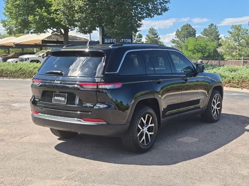 Used 2023 Jeep Grand Cherokee Limited w/ Trailer Tow Prep Group (B) AWD/4WD image 5