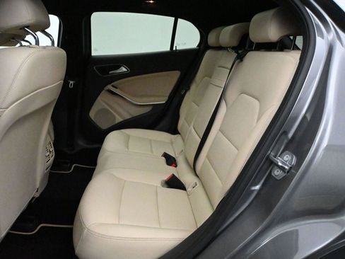 Used 2020 Mercedes-Benz GLA 250 4MATIC image 9