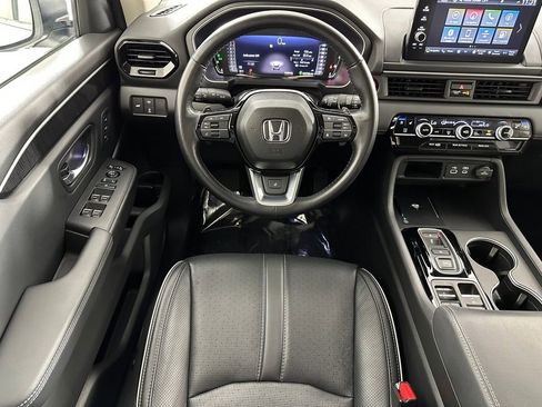 Used 2025 Honda Pilot Elite image 30