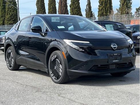 New 2026 Nissan Leaf FWD image 3