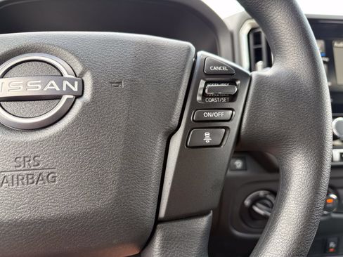 Used 2025 Nissan Frontier SV AWD/4WD image 16