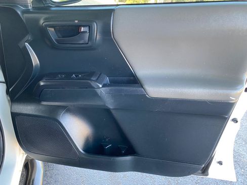 Used 2017 Toyota Tacoma 2WD Access Cab image 33