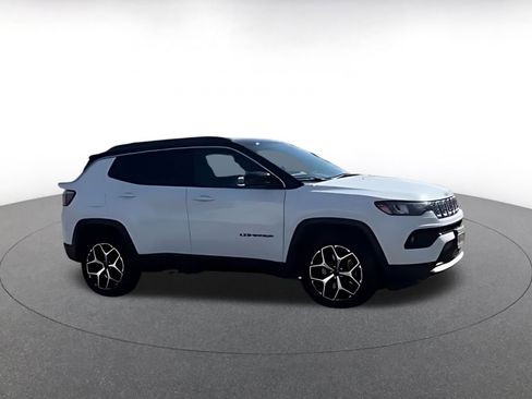Used 2025 Jeep Compass Limited image 10