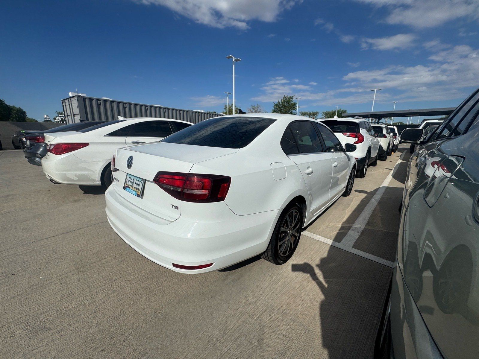 Used 2017 Volkswagen Jetta SE FWD image 4
