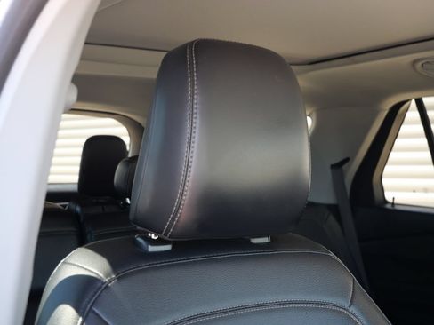 Used 2021 Ford Explorer XLT w/ Equipment Group 202A AWD/4WD image 19