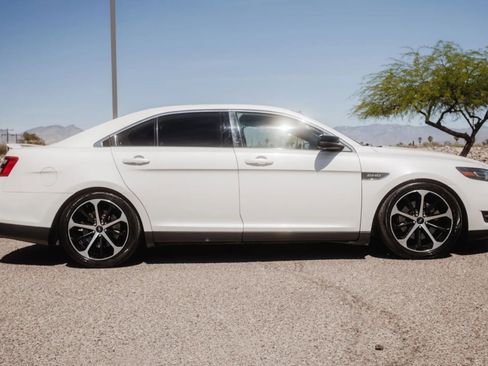 Used 2015 Ford Taurus SHO image 4