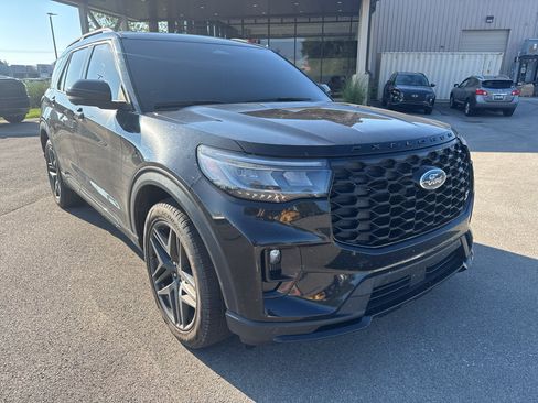 Used 2025 Ford Explorer ST AWD/4WD image 1