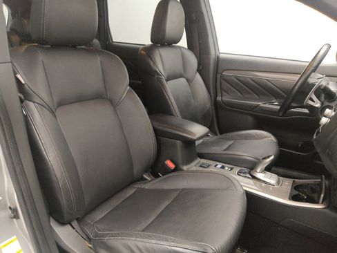 Used 2022 Mitsubishi Outlander LE image 21