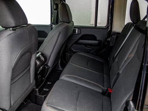 Used 2025 Jeep Wrangler Unlimited Sahara AWD/4WD image 24