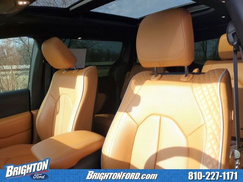 Used 2021 Chrysler Pacifica Pinnacle AWD/4WD image 12