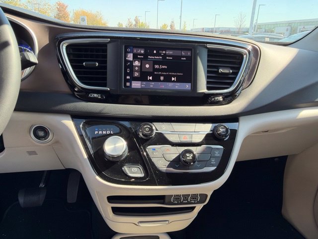 Used 2023 Chrysler Voyager LX FWD image 16