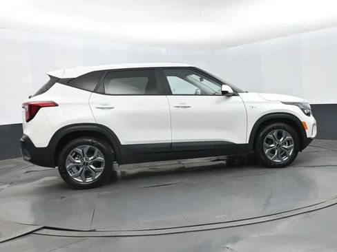 Used 2026 Kia Seltos LX FWD image 4