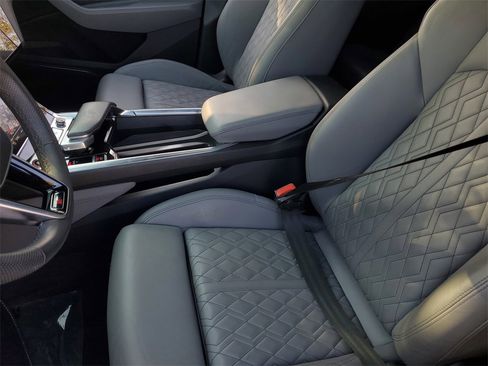 Used 2023 Audi e-tron S Prestige w/ Prestige Package image 16