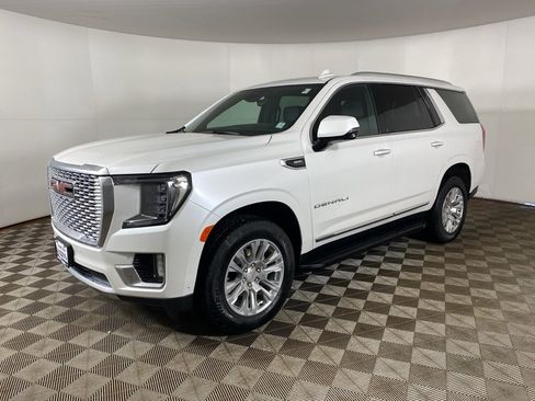 Used 2024 GMC Yukon Denali w/ Advanced Technology Package image 3