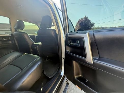 Used 2019 Toyota 4Runner SR5 AWD/4WD image 25