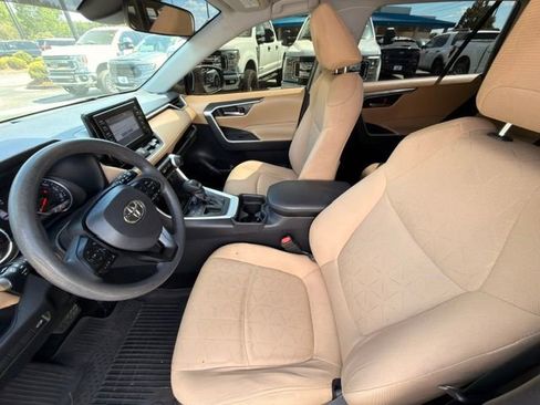 Used 2019 Toyota RAV4 XLE w/ Convenience Package FWD image 7