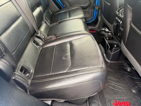Used 2020 Jeep Gladiator Overland AWD/4WD image 29