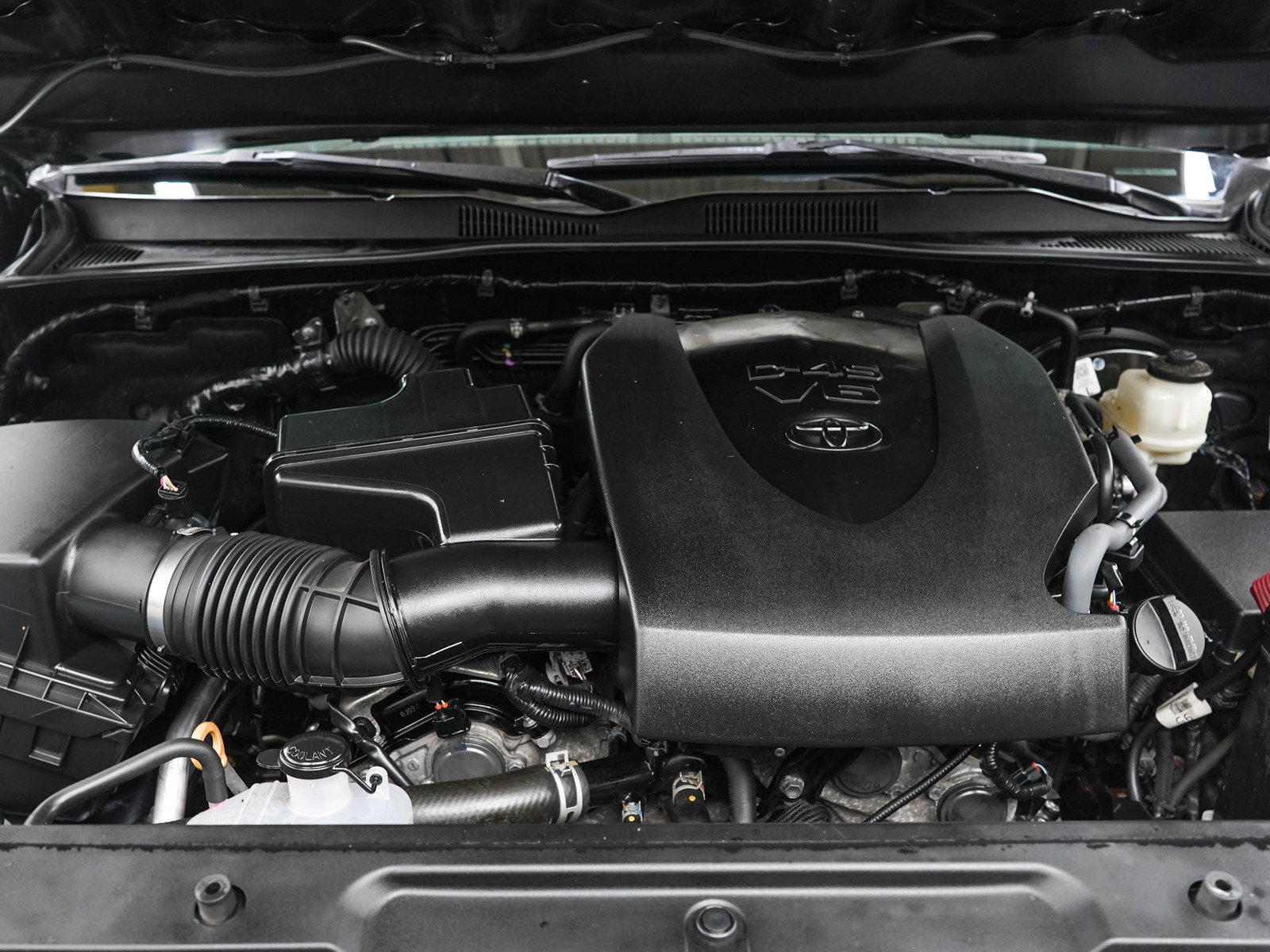 Used 2021 Toyota Tacoma SR5 w/ Technology Package AWD/4WD image 32