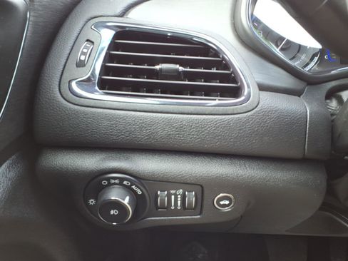 Used 2016 Chrysler 200 S w/ Comfort Group image 13