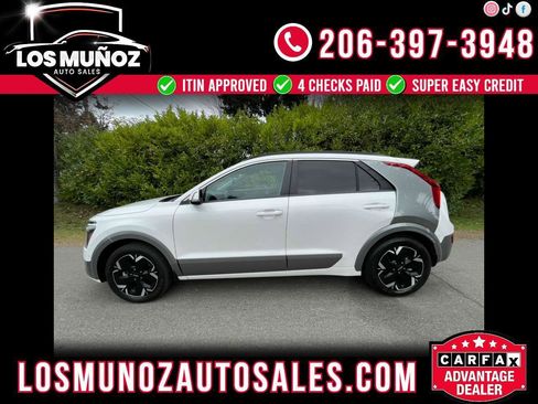 Used 2023 Kia Niro Wave w/ Wave Preserve Package FWD image 1
