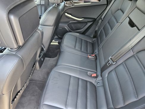 Certified 2026 Porsche Macan AWD/4WD image 28