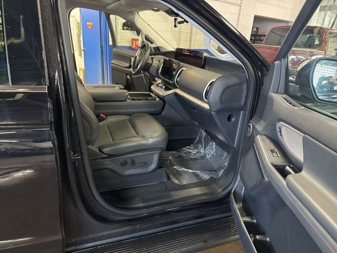 Used 2025 Ford Expedition Active image 20