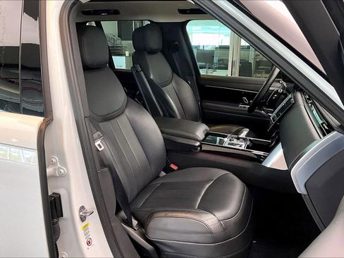 Used 2022 Land Rover Range Rover SE image 16