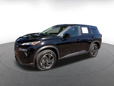 Used 2025 Nissan Rogue SV image 8