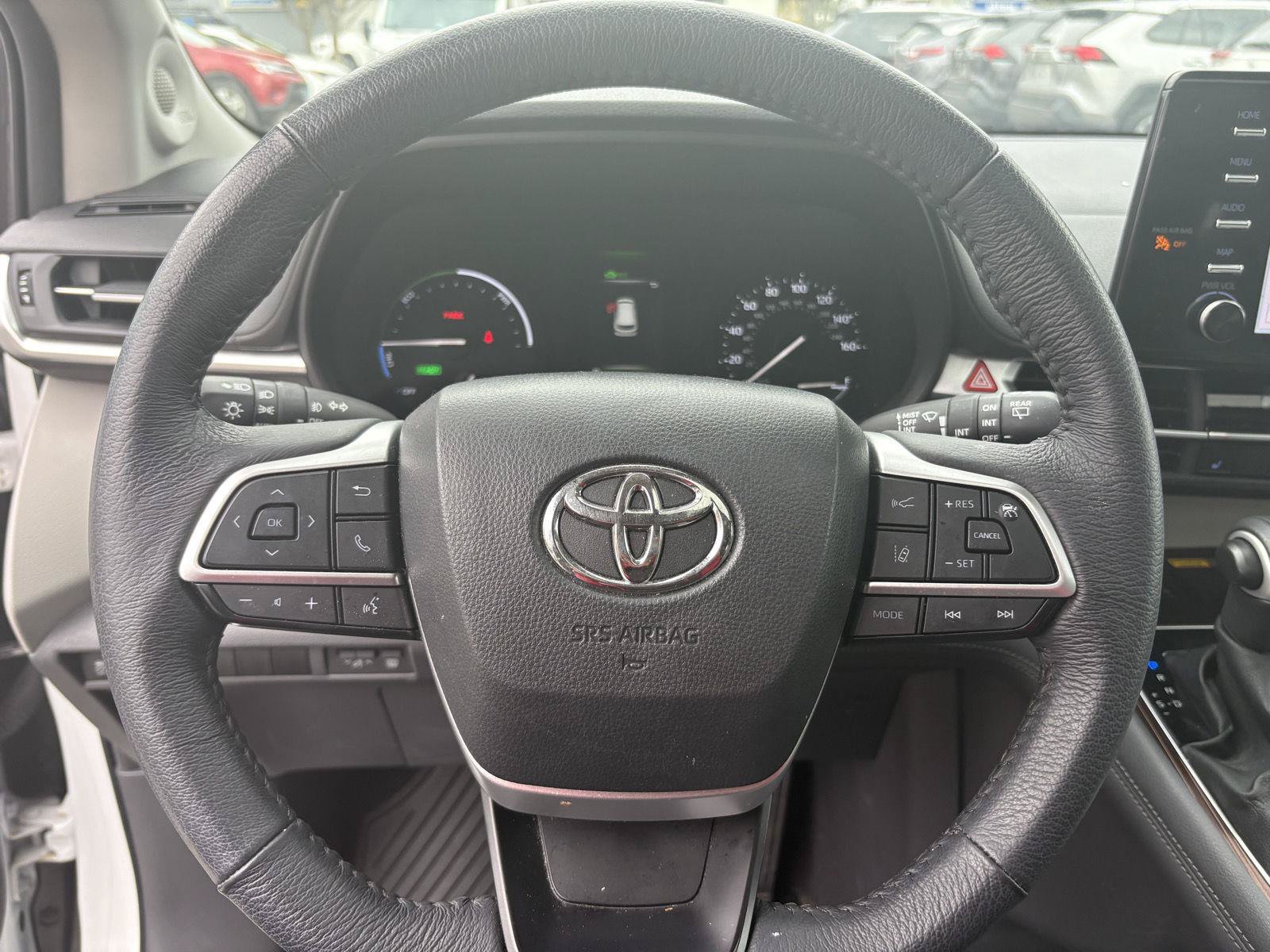 Used 2024 Toyota Sienna XLE w/ XLE Plus Package AWD/4WD image 11