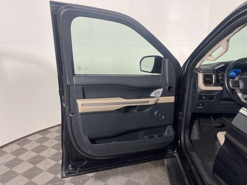 Used 2024 Ford Expedition Limited image 9