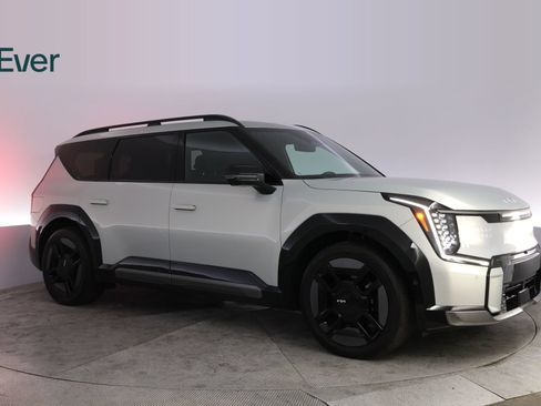 Used 2024 Kia EV9 GT-Line AWD/4WD image 14
