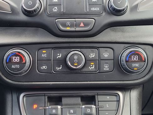 Used 2023 GMC Terrain AT4 image 9