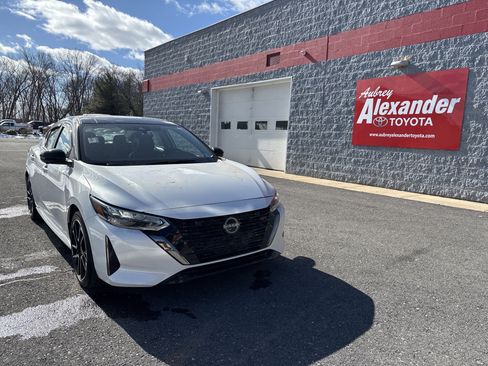 Used 2025 Nissan Sentra SR w/ SR Premium Package image 1