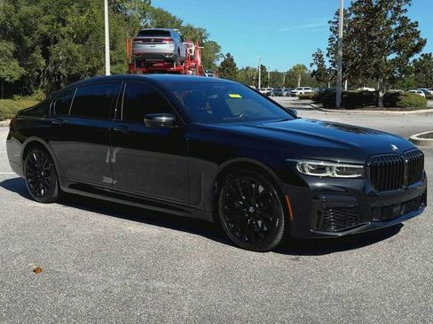 Used 2022 BMW 750i xDrive w/ Luxury Rear Seating Package image 2