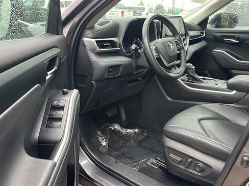 Used 2022 Toyota Highlander XLE image 10